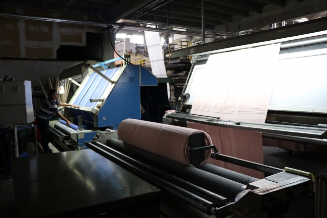 Üzerine dökülen çaydan esinlenen girişimci "çay kokulu kumaş" üretti